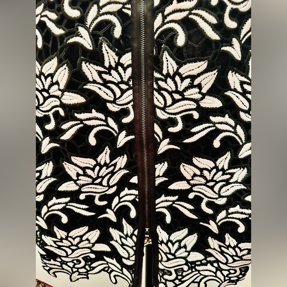 BCBGMAXAZRIA Sascha Black and White Floral Lace Embroidered Pencil Skirt, XS - Picture 8 of 11